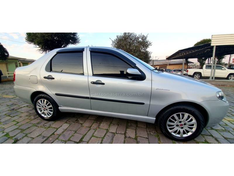 FIAT - SIENA - 2010/2010 - Prata - R$ 28.900,00