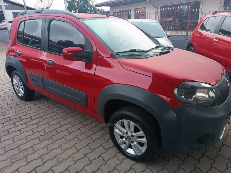 FIAT - UNO - 2010/2011 - Vermelha - R$ 34.800,00