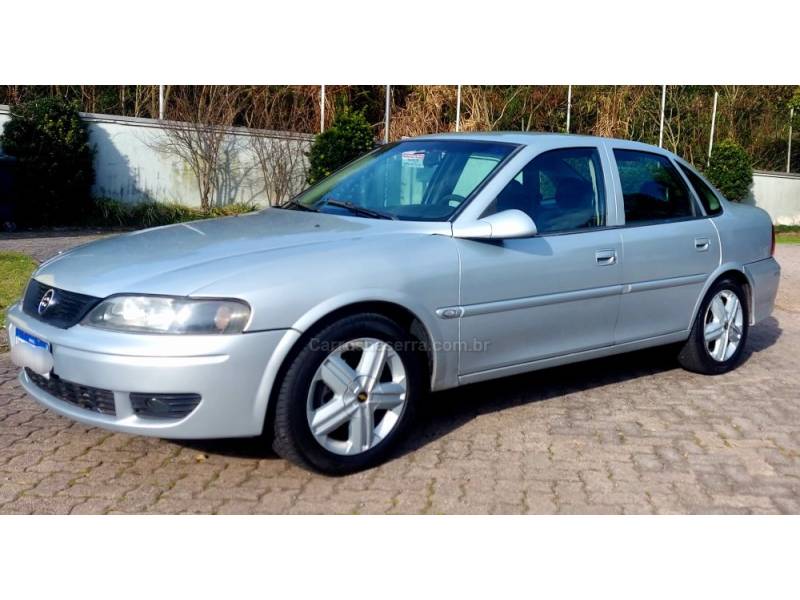 CHEVROLET - VECTRA - 2004/2005 - Prata - R$ 29.500,00