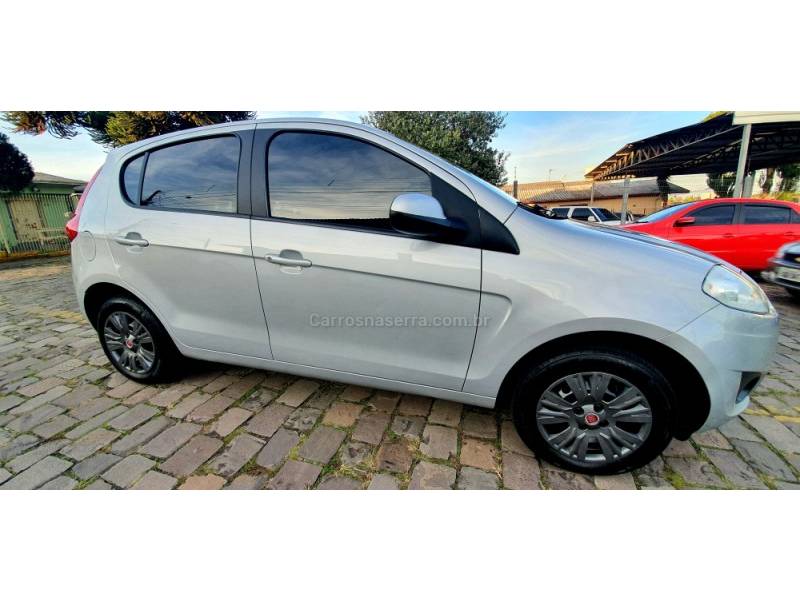 FIAT - PALIO - 2014/2014 - Prata - R$ 39.900,00