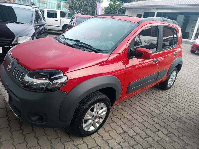 FIAT - UNO - 2010/2011 - Vermelha - R$ 34.800,00