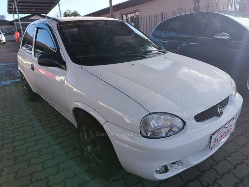 CHEVROLET - CORSA - 2002/2002 - Branca - R$ 17.800,00