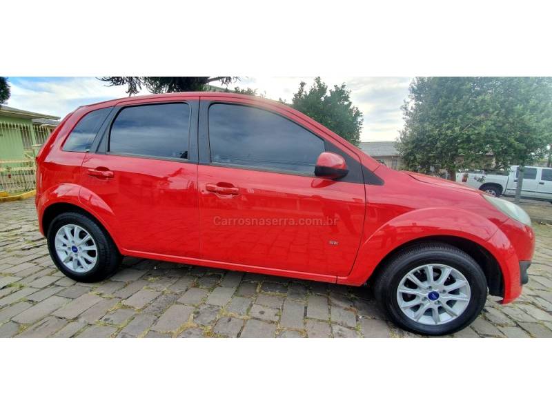 FORD - FIESTA - 2013/2014 - Vermelha - R$ 32.900,00