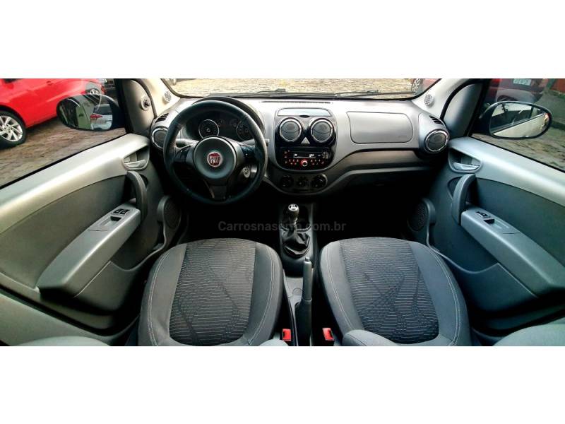 FIAT - PALIO - 2014/2014 - Prata - R$ 39.900,00