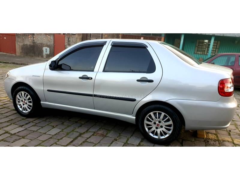 FIAT - SIENA - 2010/2010 - Prata - R$ 28.900,00