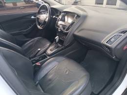 FORD - FOCUS - 2017/2018 - Branca - R$ 71.900,00