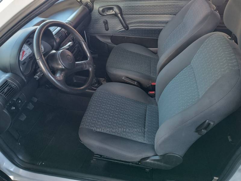 CHEVROLET - CORSA - 2002/2002 - Branca - R$ 17.800,00