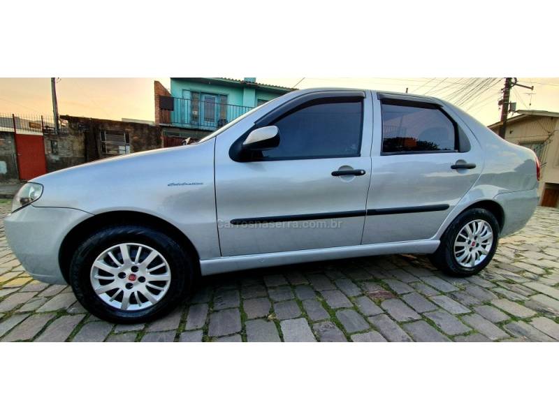 FIAT - SIENA - 2010/2010 - Prata - R$ 28.900,00