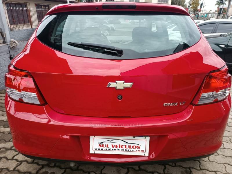 CHEVROLET - ONIX - 2013/2013 - Vermelha - R$ 41.900,00