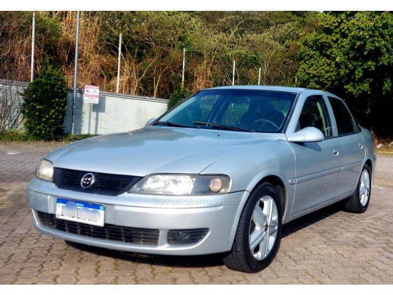 CHEVROLET - VECTRA - 2004/2005 - Prata - R$ 29.500,00