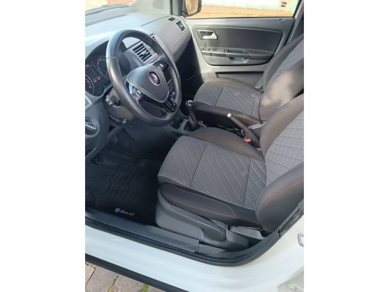 VOLKSWAGEN - FOX - 2017/2018 - Branca - R$ 62.000,00