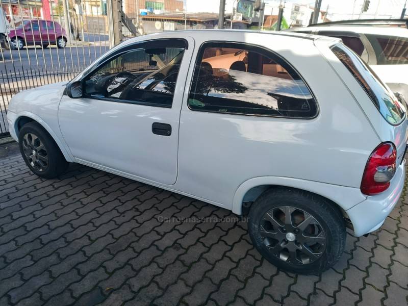 CHEVROLET - CORSA - 2002/2002 - Branca - R$ 17.800,00