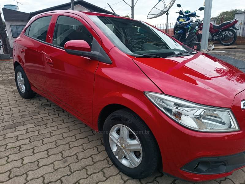 CHEVROLET - ONIX - 2013/2013 - Vermelha - R$ 41.900,00