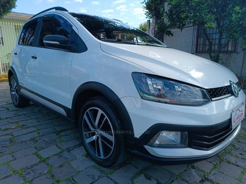 VOLKSWAGEN - FOX - 2017/2018 - Branca - R$ 62.000,00