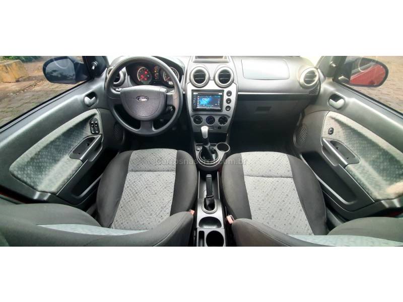 FORD - FIESTA - 2013/2014 - Vermelha - R$ 32.900,00