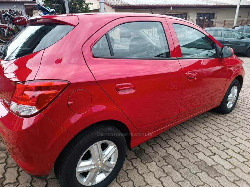 CHEVROLET - ONIX - 2013/2013 - Vermelha - R$ 41.900,00