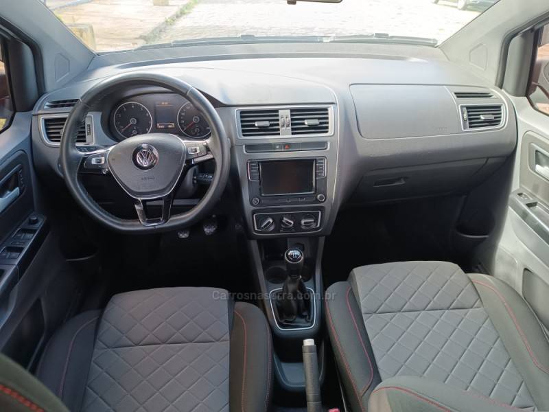 VOLKSWAGEN - FOX - 2017/2018 - Branca - R$ 62.000,00