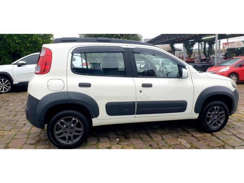 FIAT - UNO - 2012/2012 - Branca - R$ 32.900,00
