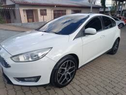 FORD - FOCUS - 2017/2018 - Branca - R$ 71.900,00