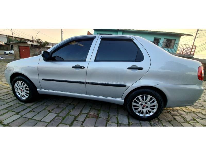 FIAT - SIENA - 2010/2010 - Prata - R$ 28.900,00