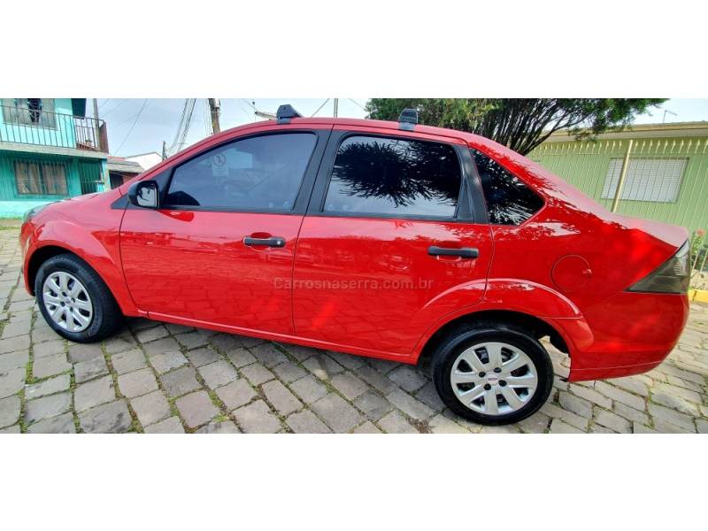 FORD - FIESTA - 2011/2011 - Vermelha - R$ 31.900,00